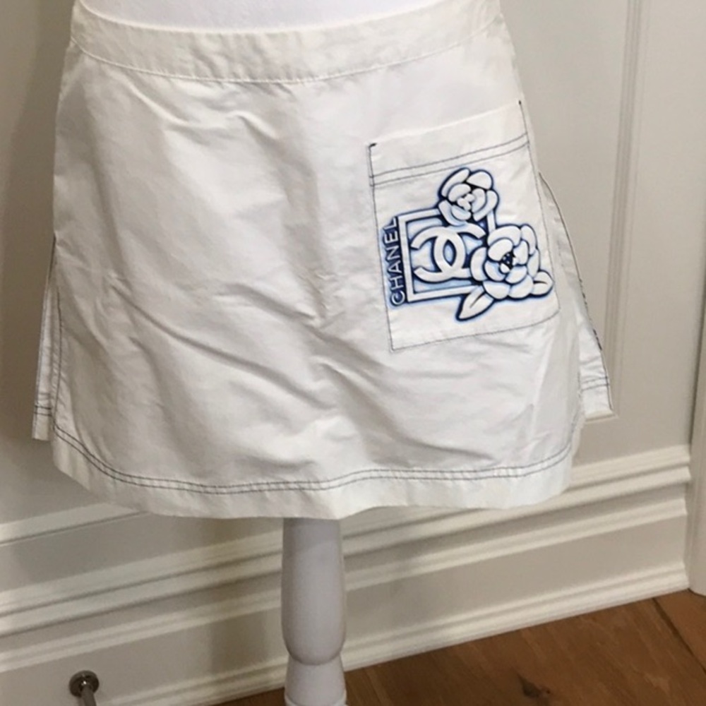 CHANEL vintage white w/ blue tennis/mini skirt, never worn,new with tags size 38